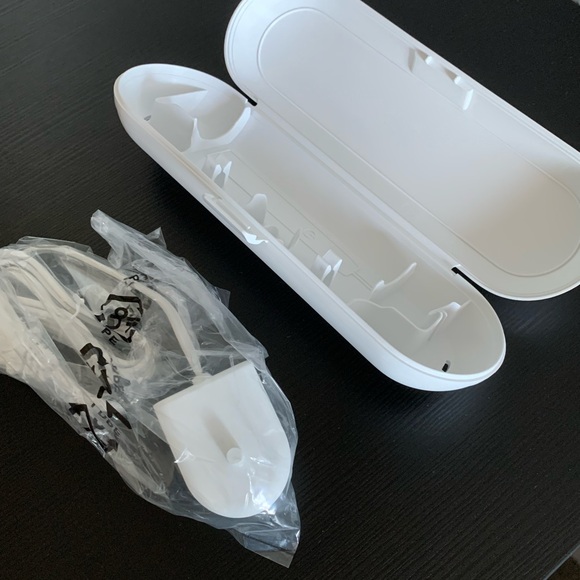 Philips sonicare toothbrush travel case & charger - Picture 2 of 3